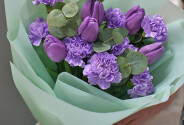 Bouquet with purple tulips and carnations — photo 3